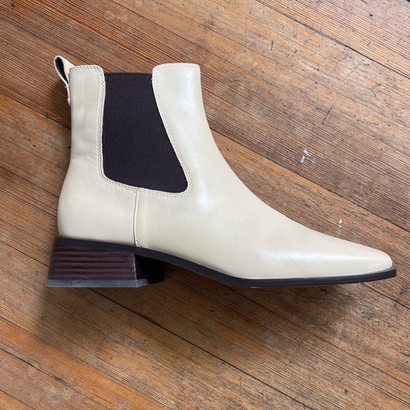 NWT Sam Edelman Creamy White Leather Chelsea Boot - Picture 4 of 6